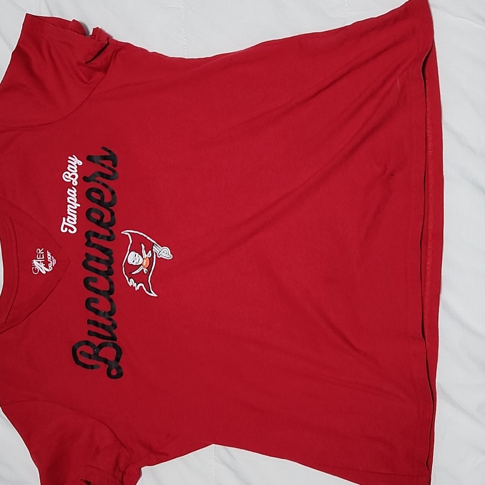 GIII 4 Her by Carl Banks Tampa Bay Buccaneers Woman's XXL Red T-shirt